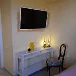 Christa's * Oia